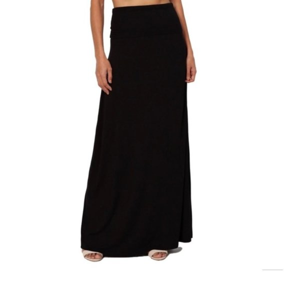 Bobeau Black Maxi Skirt - Effortless Elegance and Versatility - Picture 3 of 6